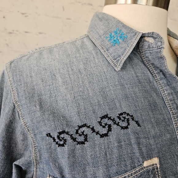 Madewell Embroidered Chambray Button Up Shirt Medium - Picture 5 of 14